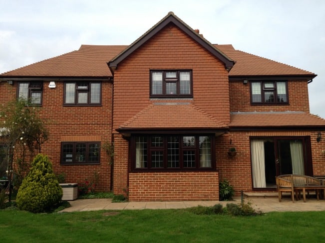 Rosewood-outwhite-in-Liniar-profile-uPVC