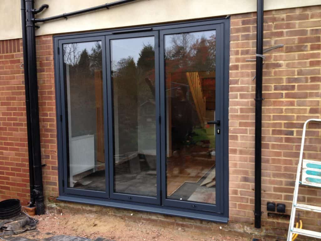 double-glazed-anthracite-grey-aluminium-bifolding-doors-by-dorking-glass-3